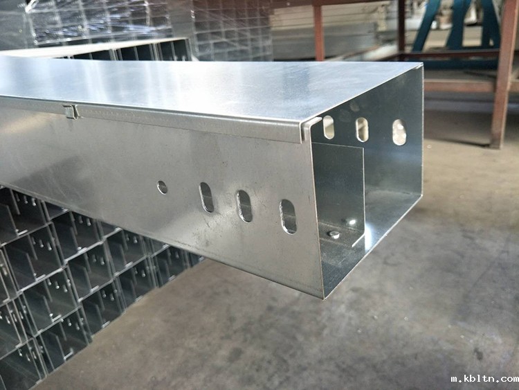 槽式垂直分隔桥架