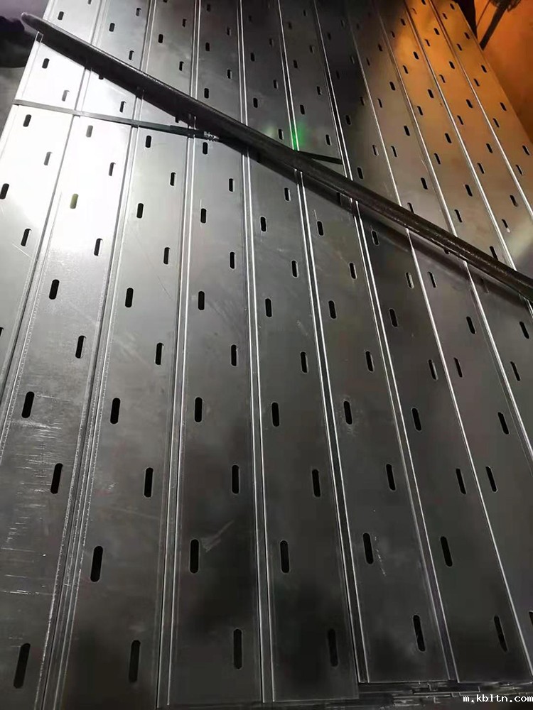 托盘式桥架安装方式不可逆